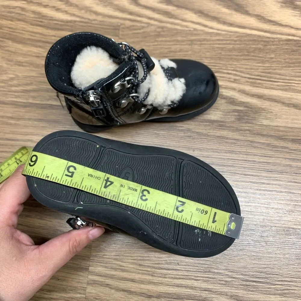 UGG‎ Toddler Girls Size 6 Ager Black Patent Leather Sherpa Zip Hiking Boots